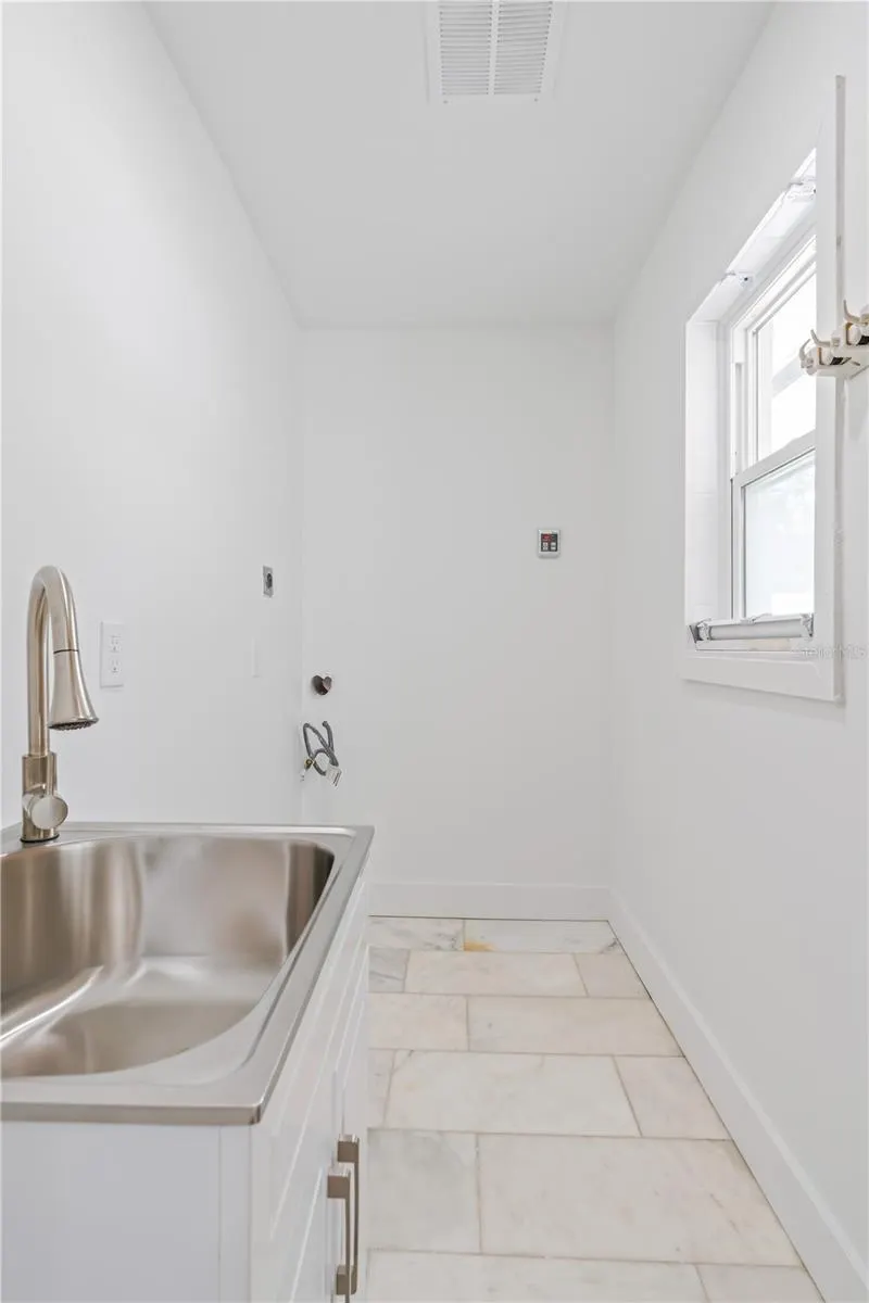 123 8TH ST