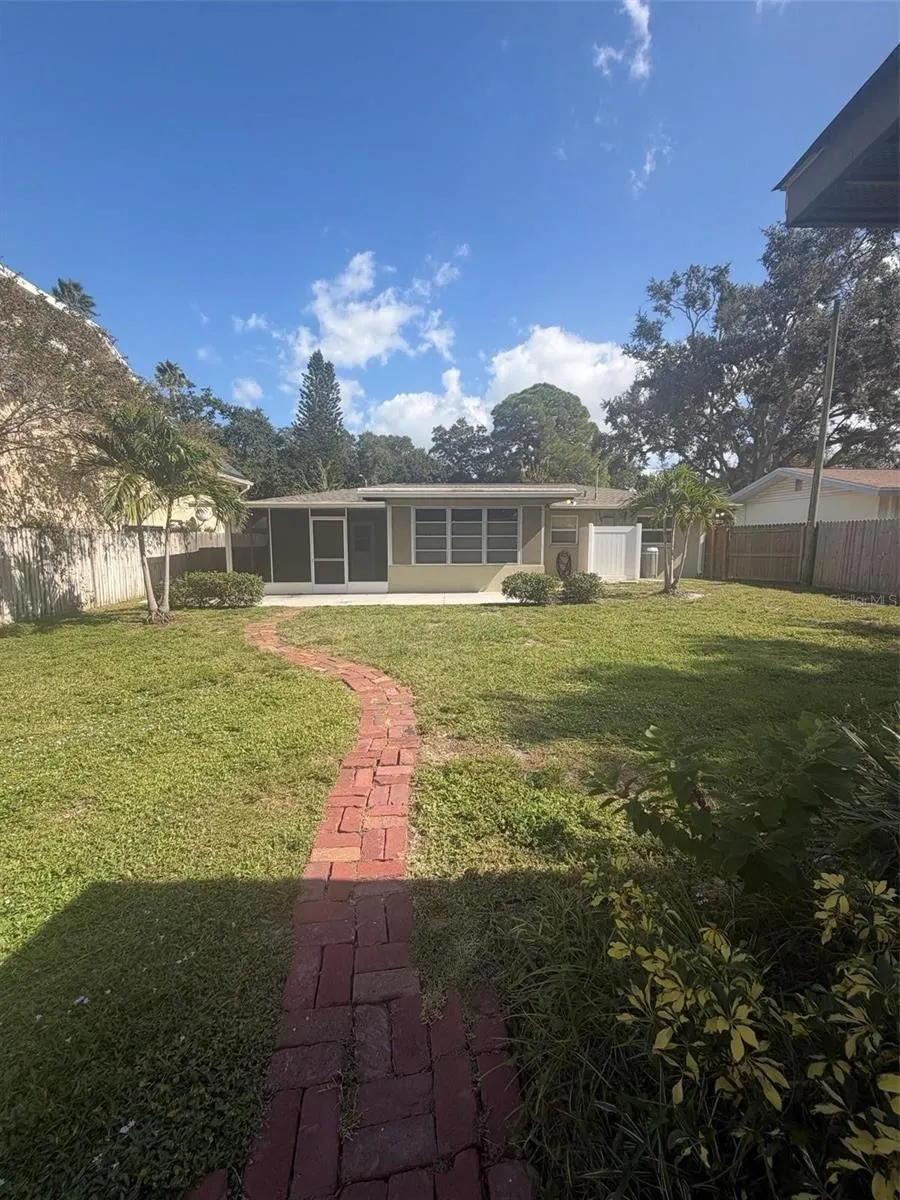 1738 SANTA ANNA DR