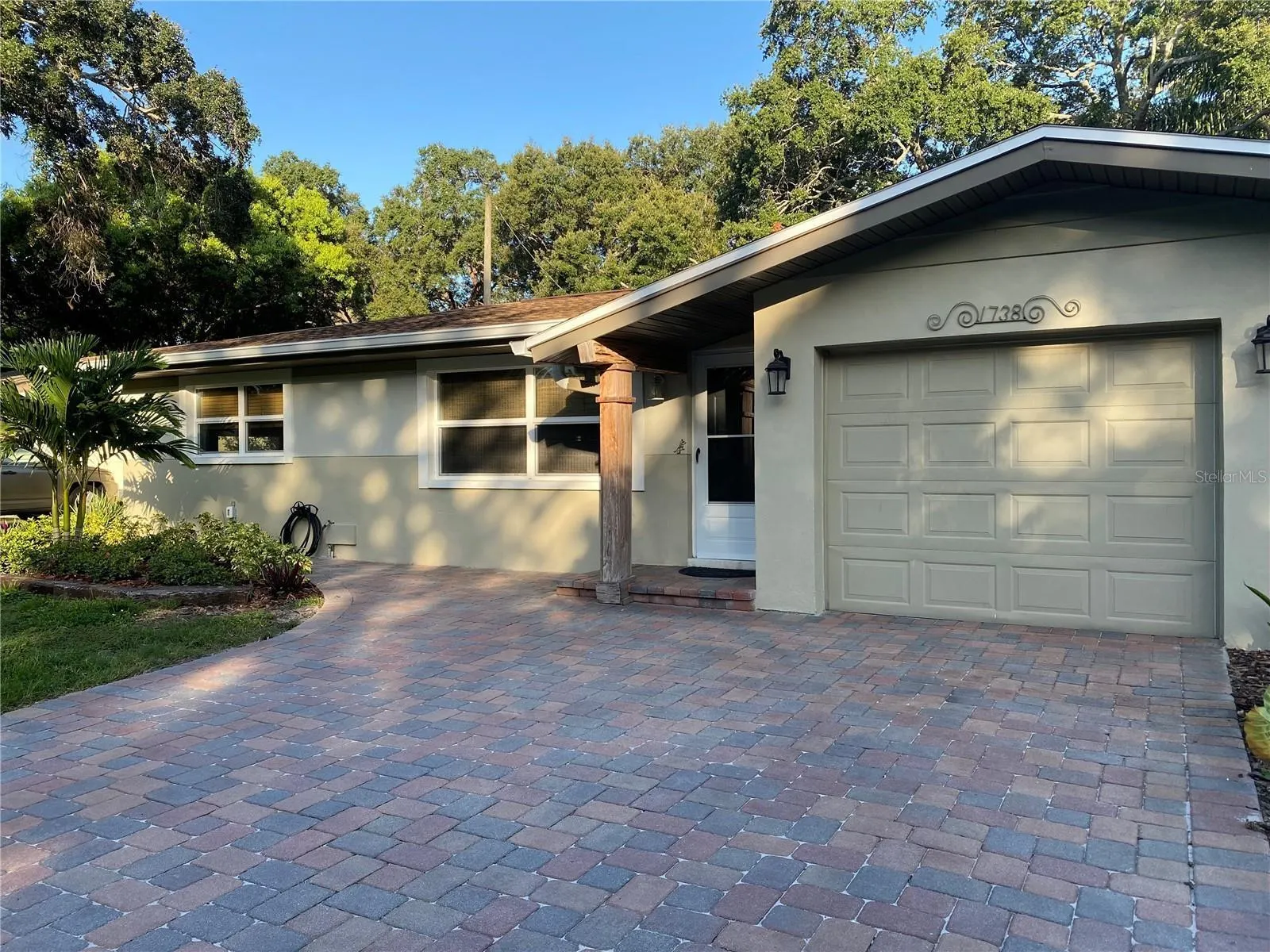 1738 SANTA ANNA DR