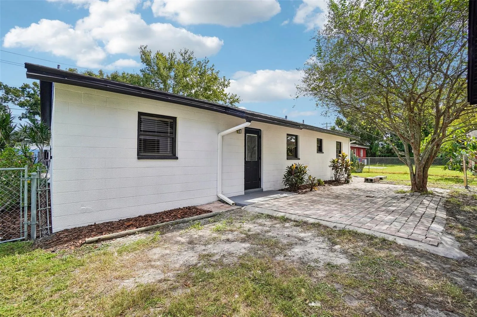 715 PAPAYA DR