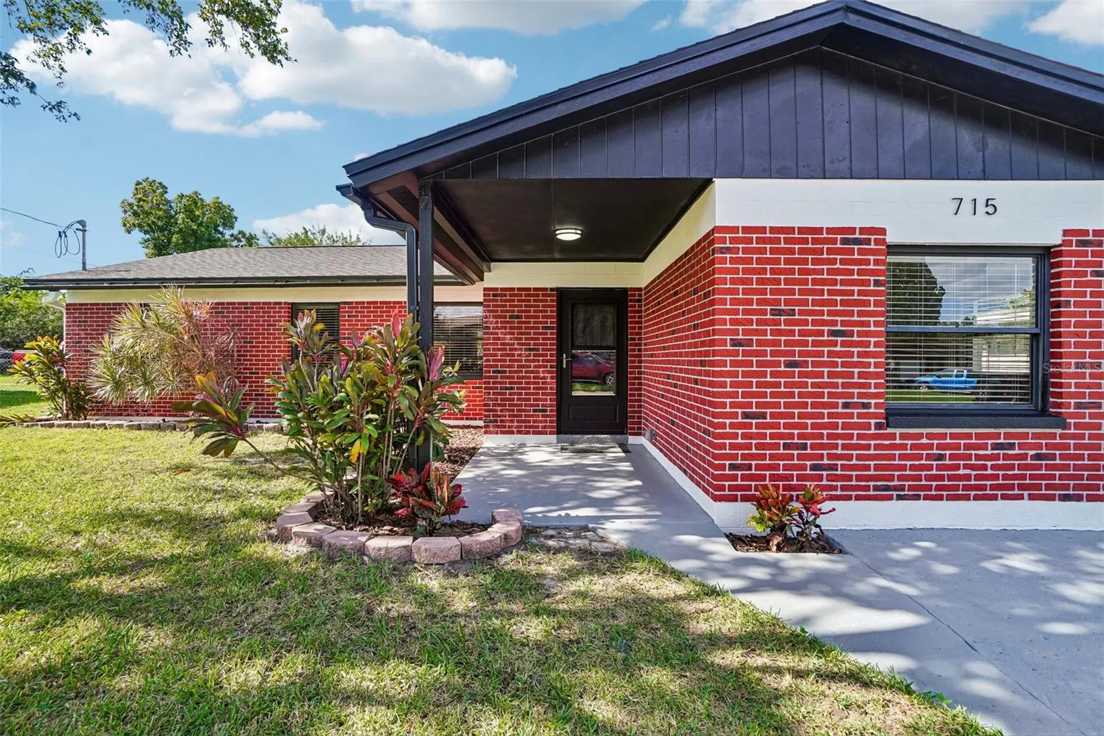 715 PAPAYA DR
