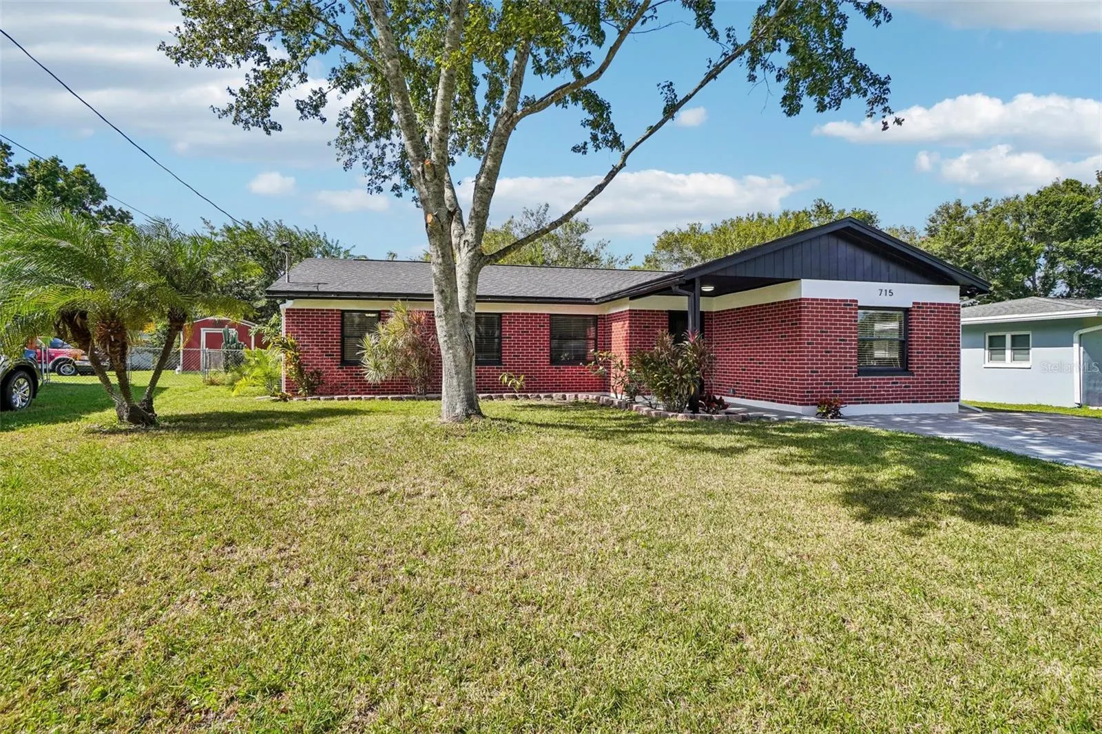 715 PAPAYA DR