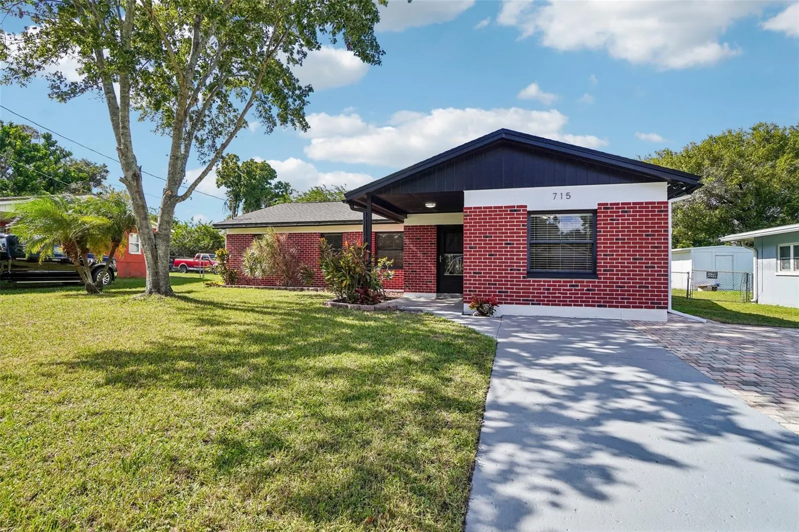 715 PAPAYA DR