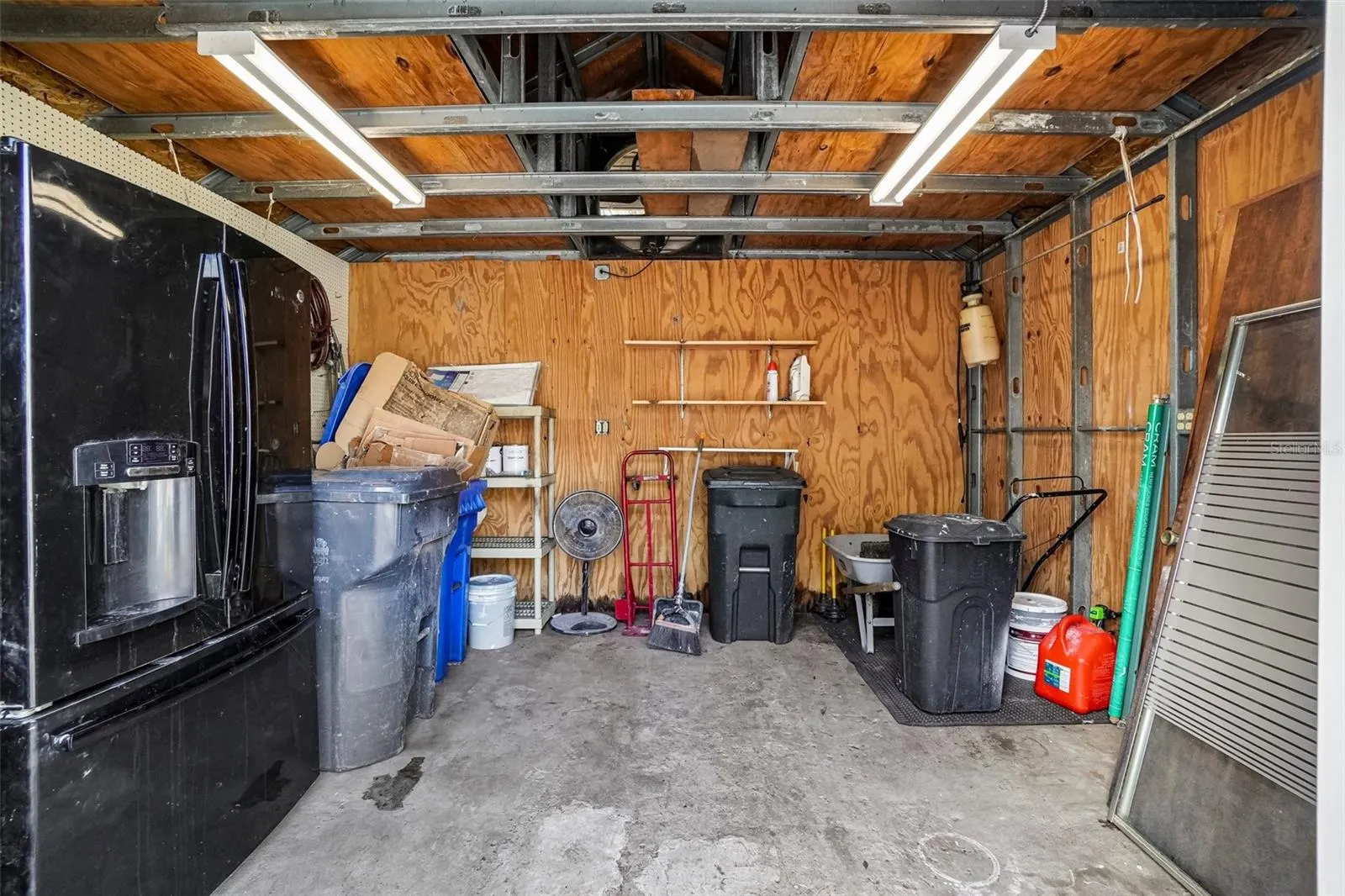 715 PAPAYA DR