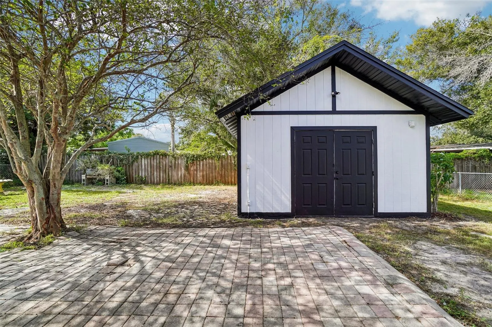 715 PAPAYA DR