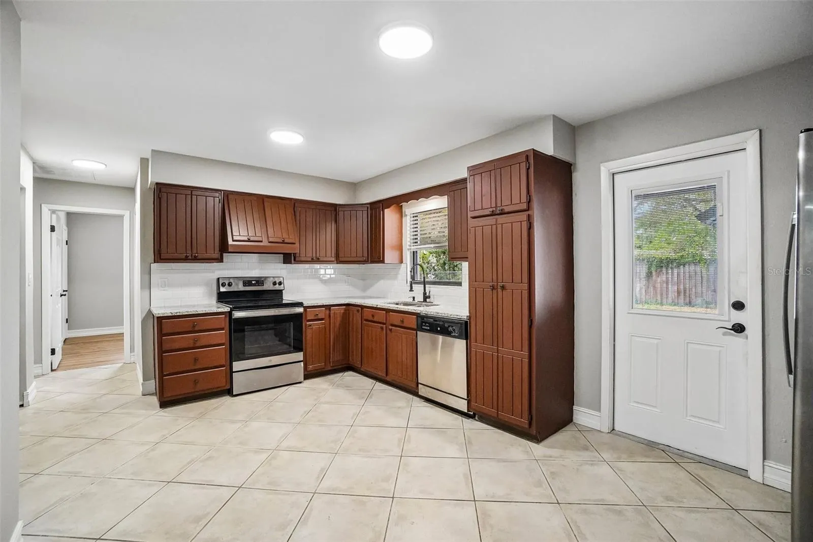 715 PAPAYA DR