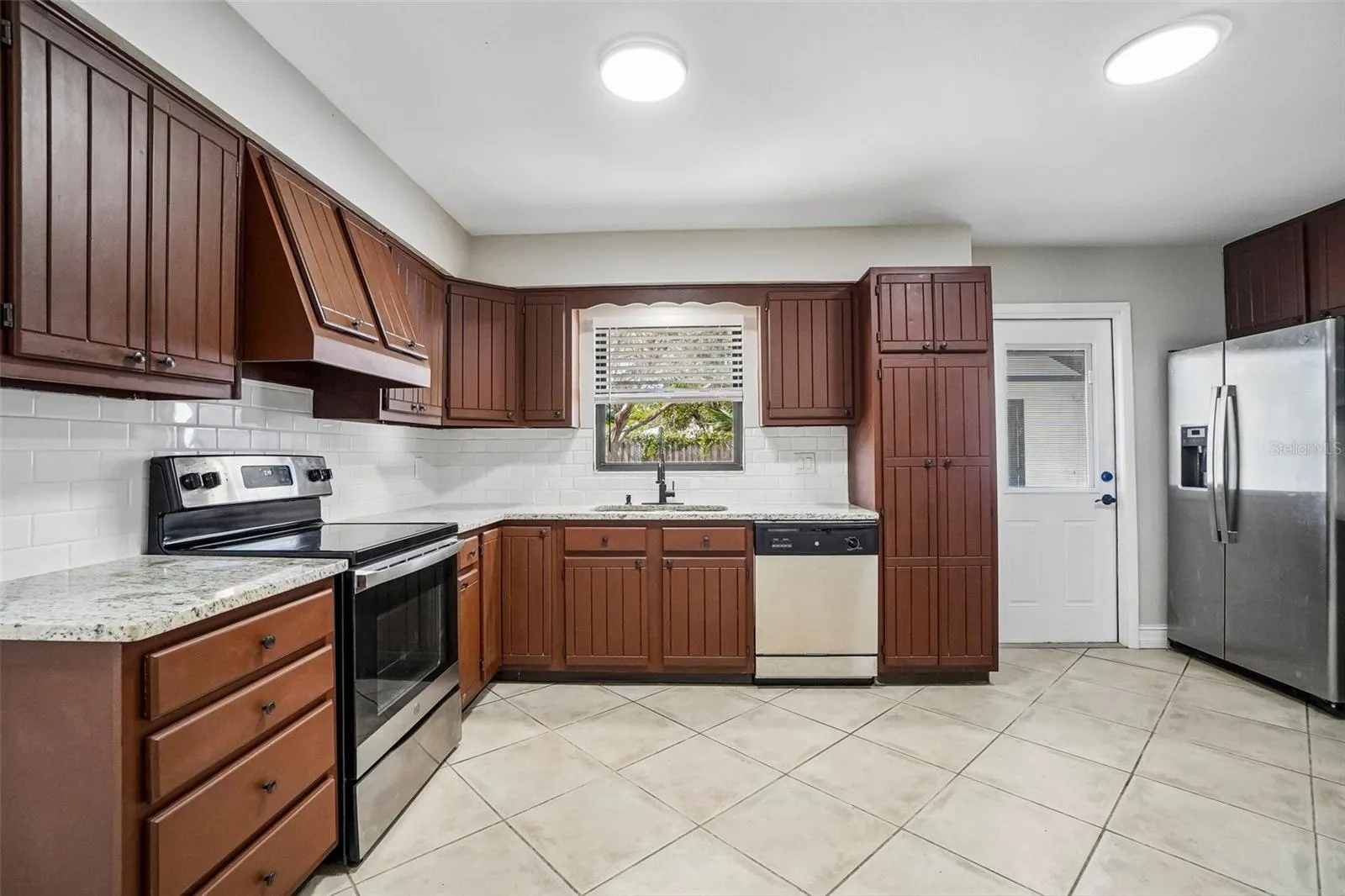 715 PAPAYA DR