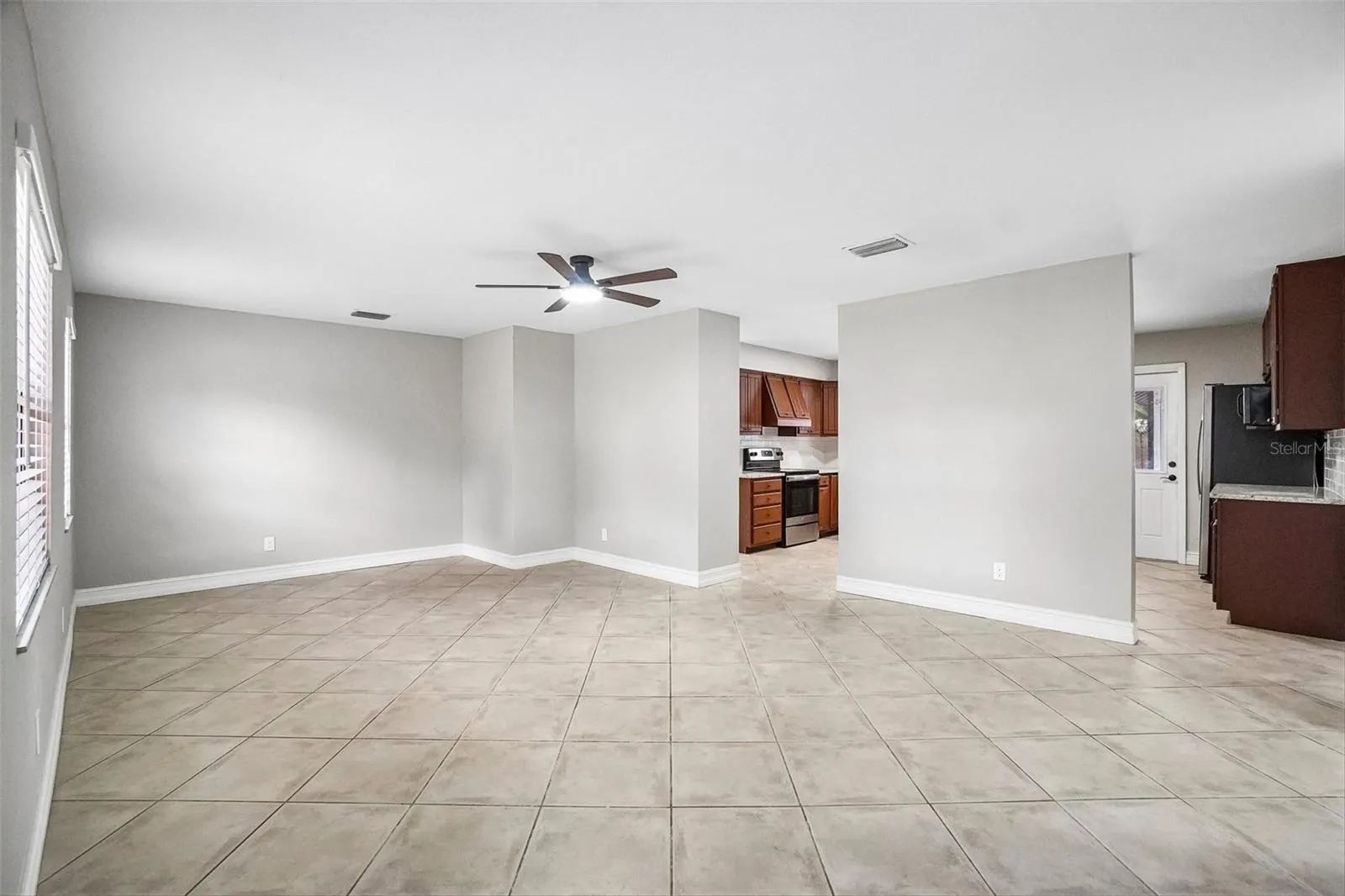 715 PAPAYA DR