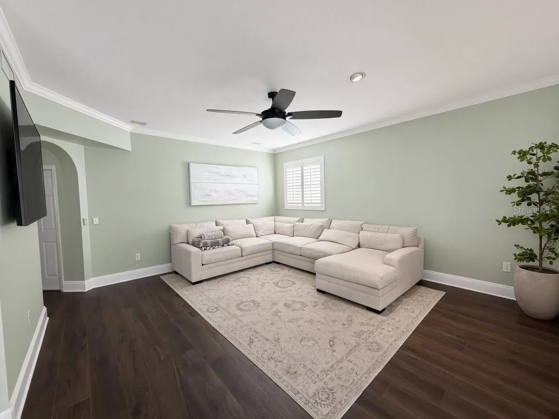 13039 ROYAL GEORGE AVE