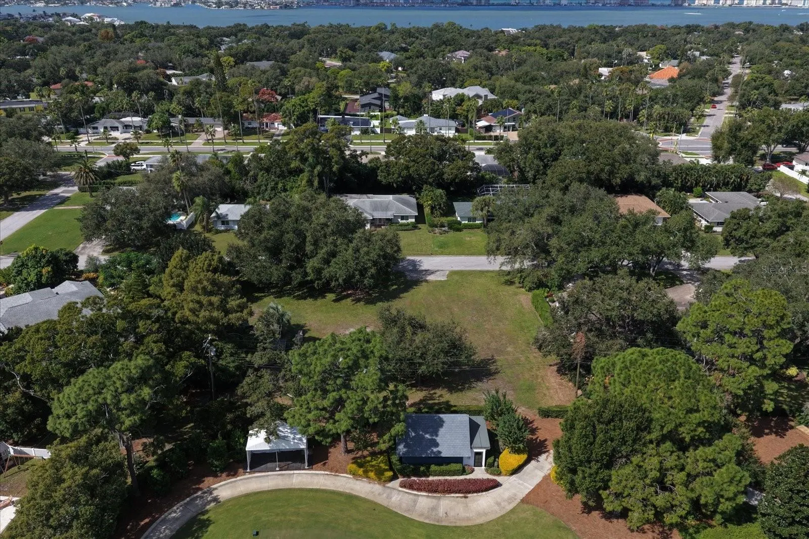 1715 GOLF VIEW DR