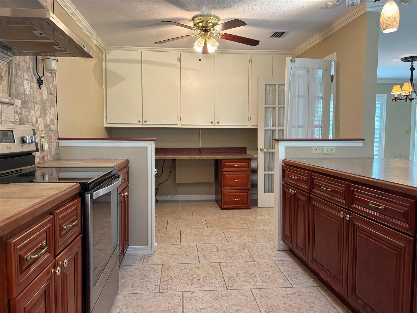 1813 ORANGE HILL DR