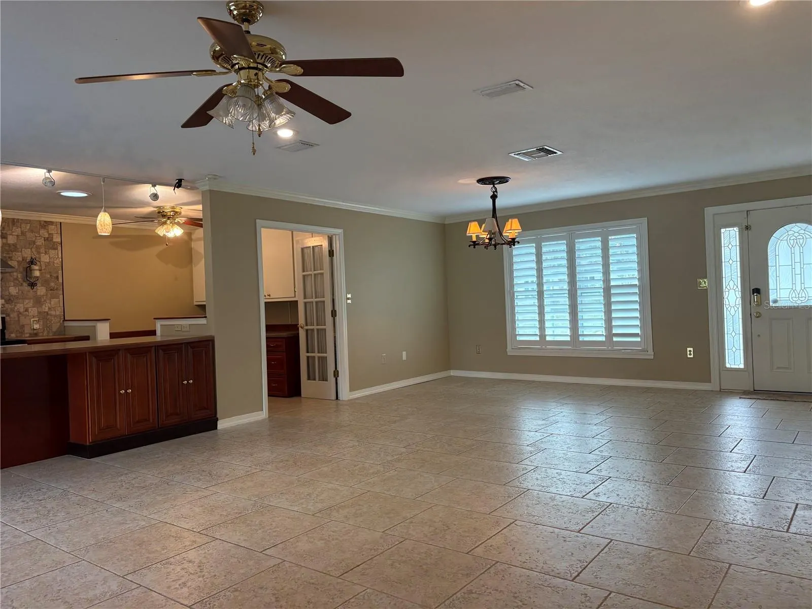 1813 ORANGE HILL DR