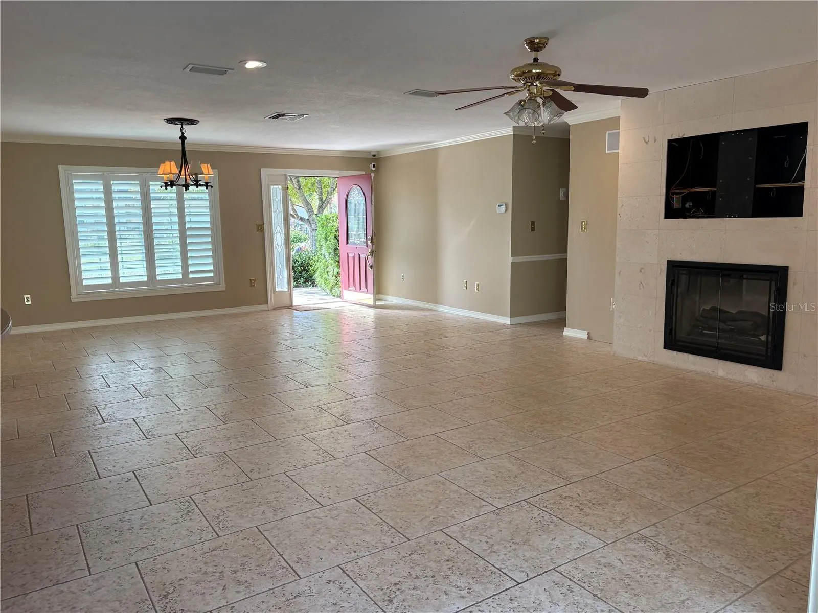 1813 ORANGE HILL DR