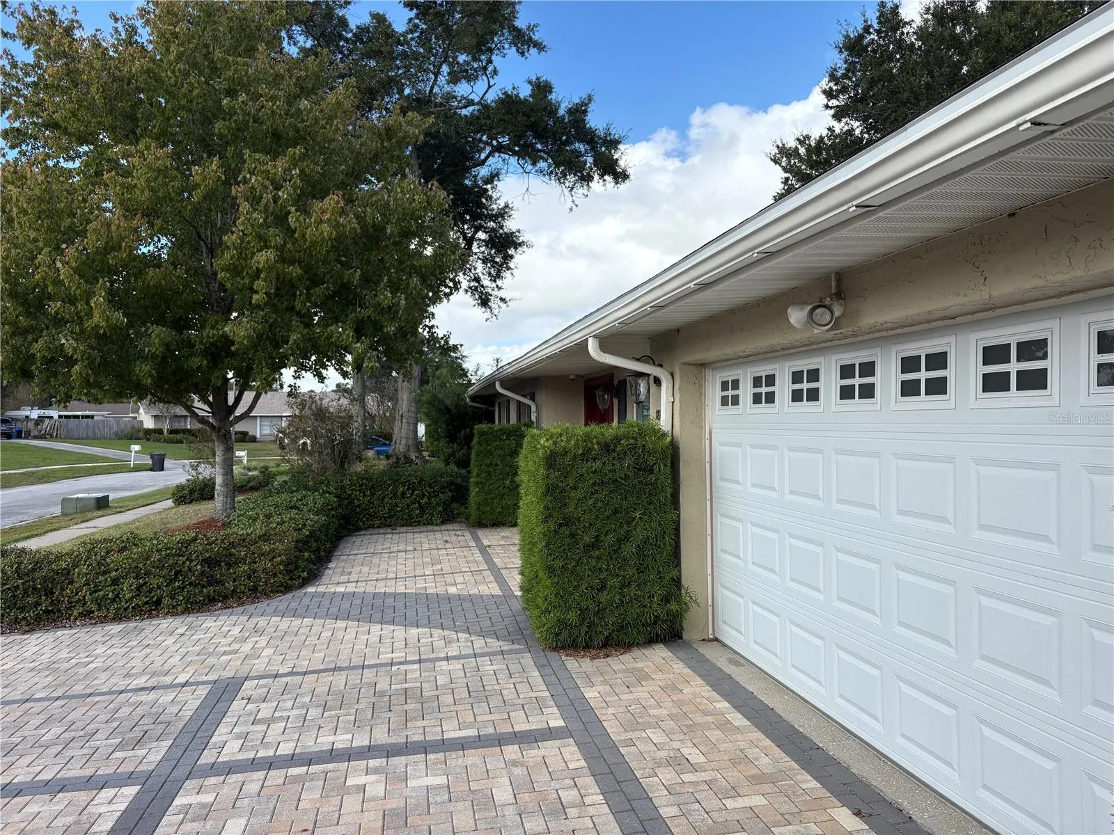 1813 ORANGE HILL DR
