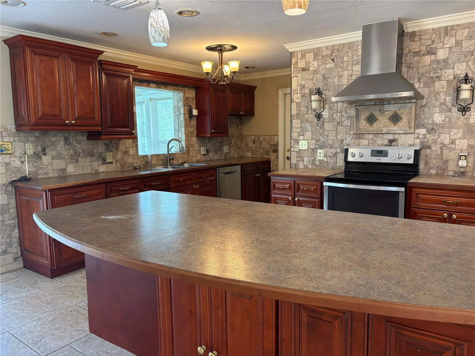 1813 ORANGE HILL DR