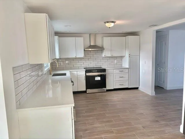 6313 FAIRWAY BLVD