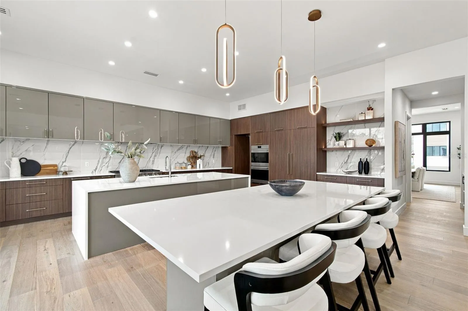 5023 W LEONA ST