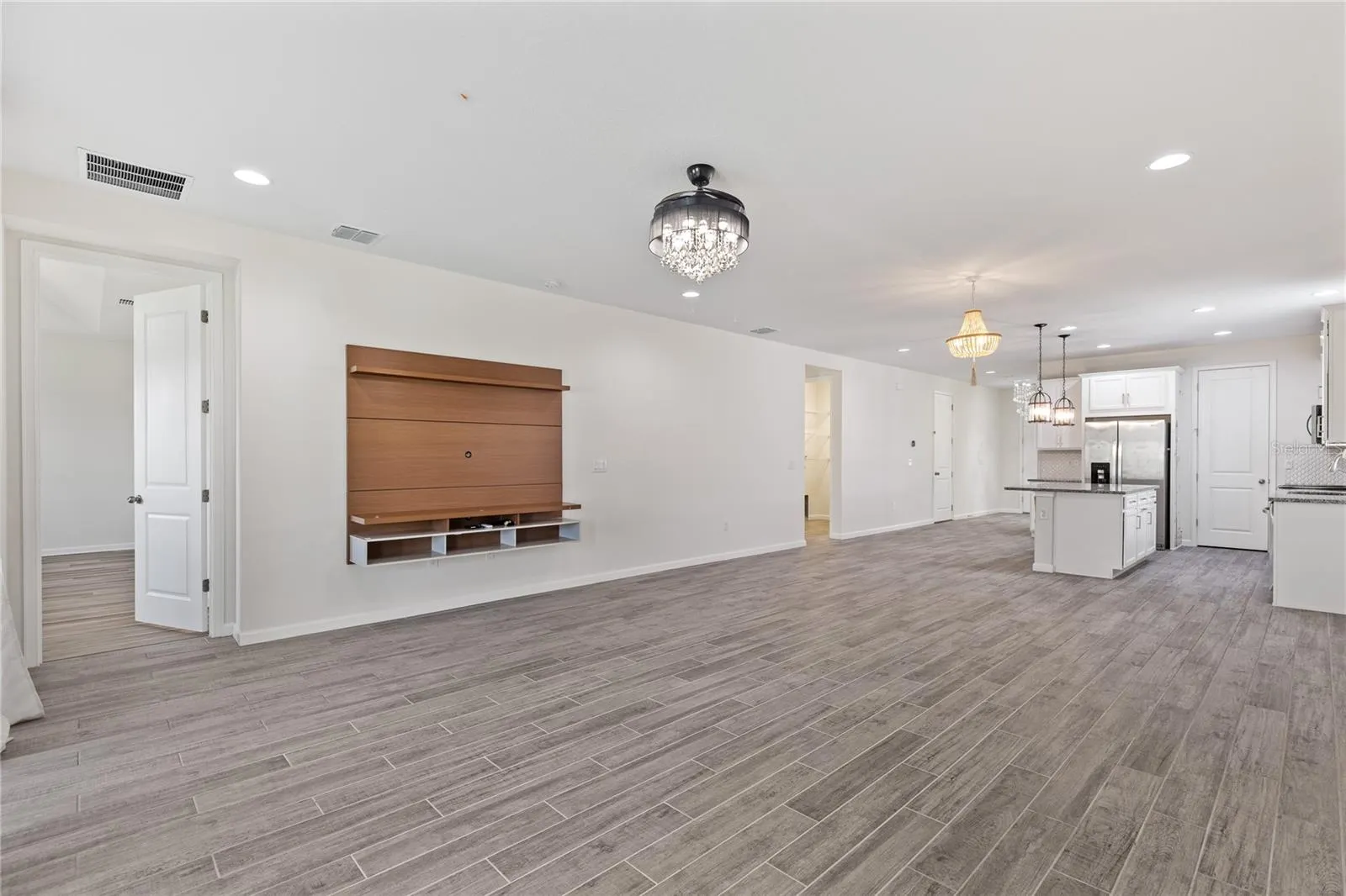 1007 LEE SHORE ST
