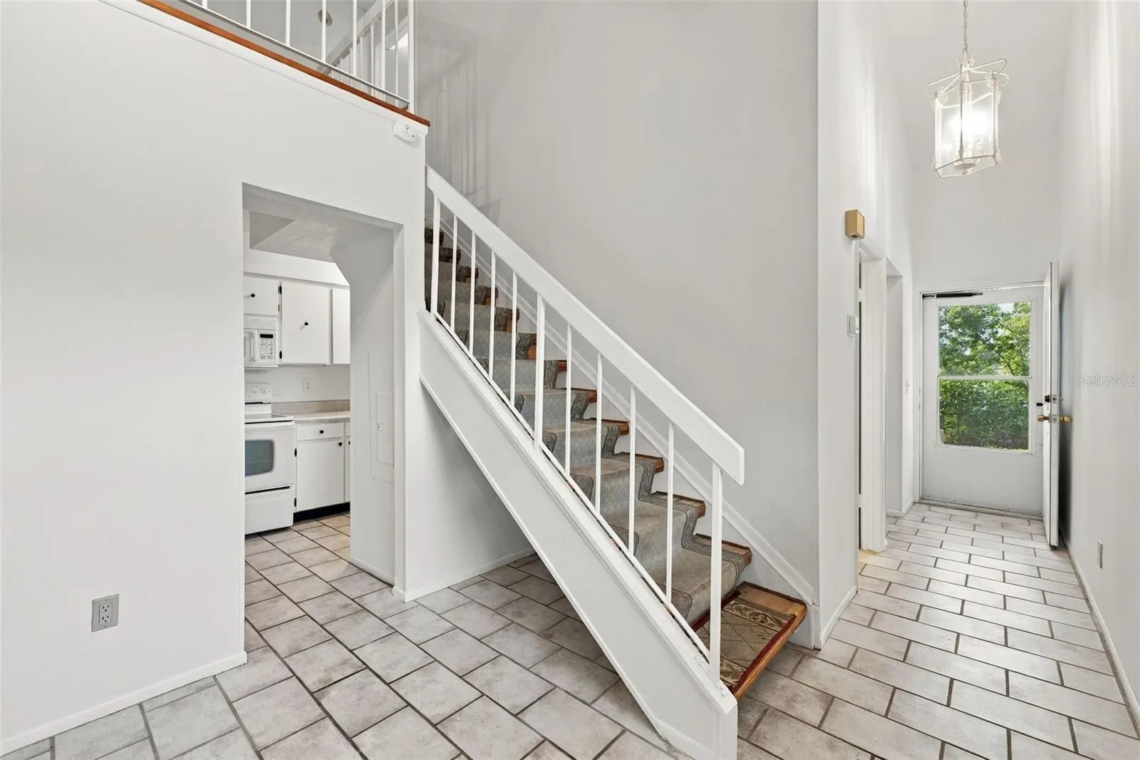 1896 CLEARBROOKE DR
