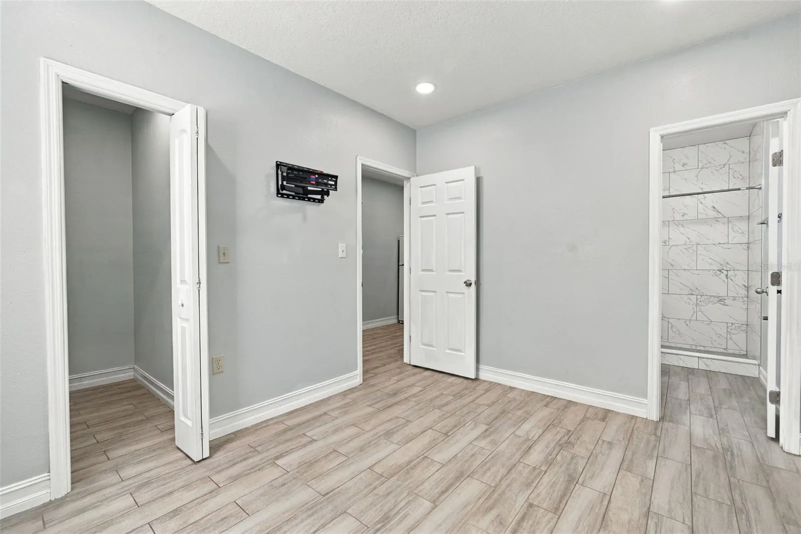 1411 E 24TH AVE