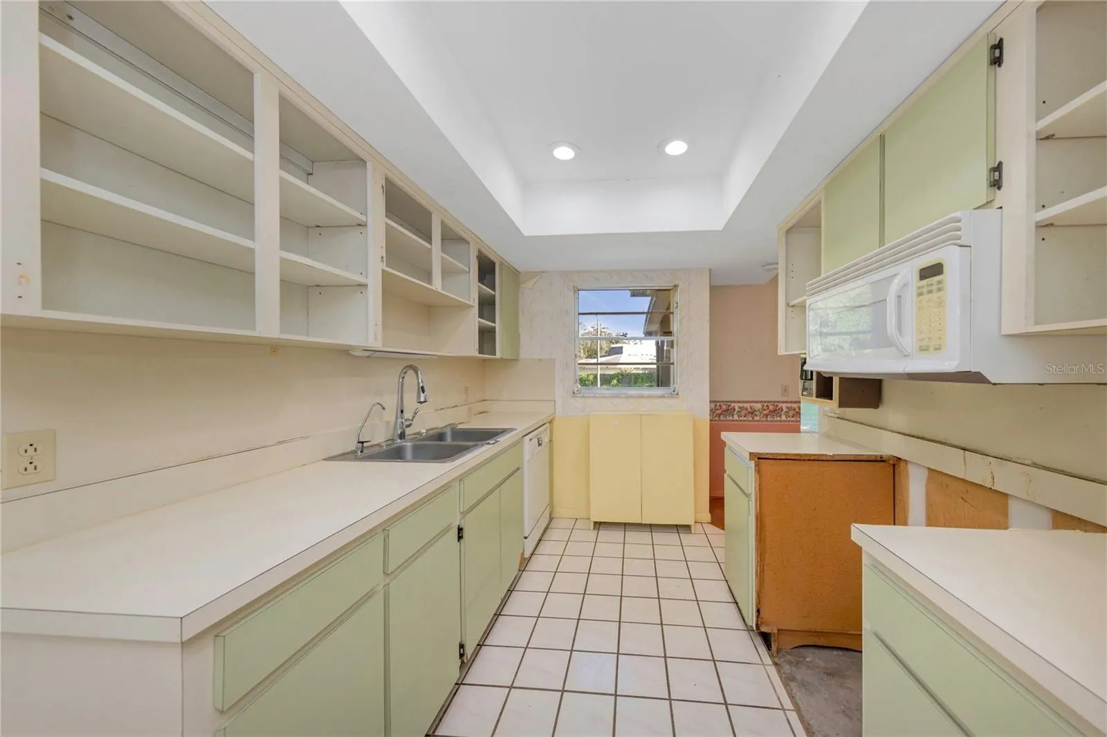 406 DEWOLF RD