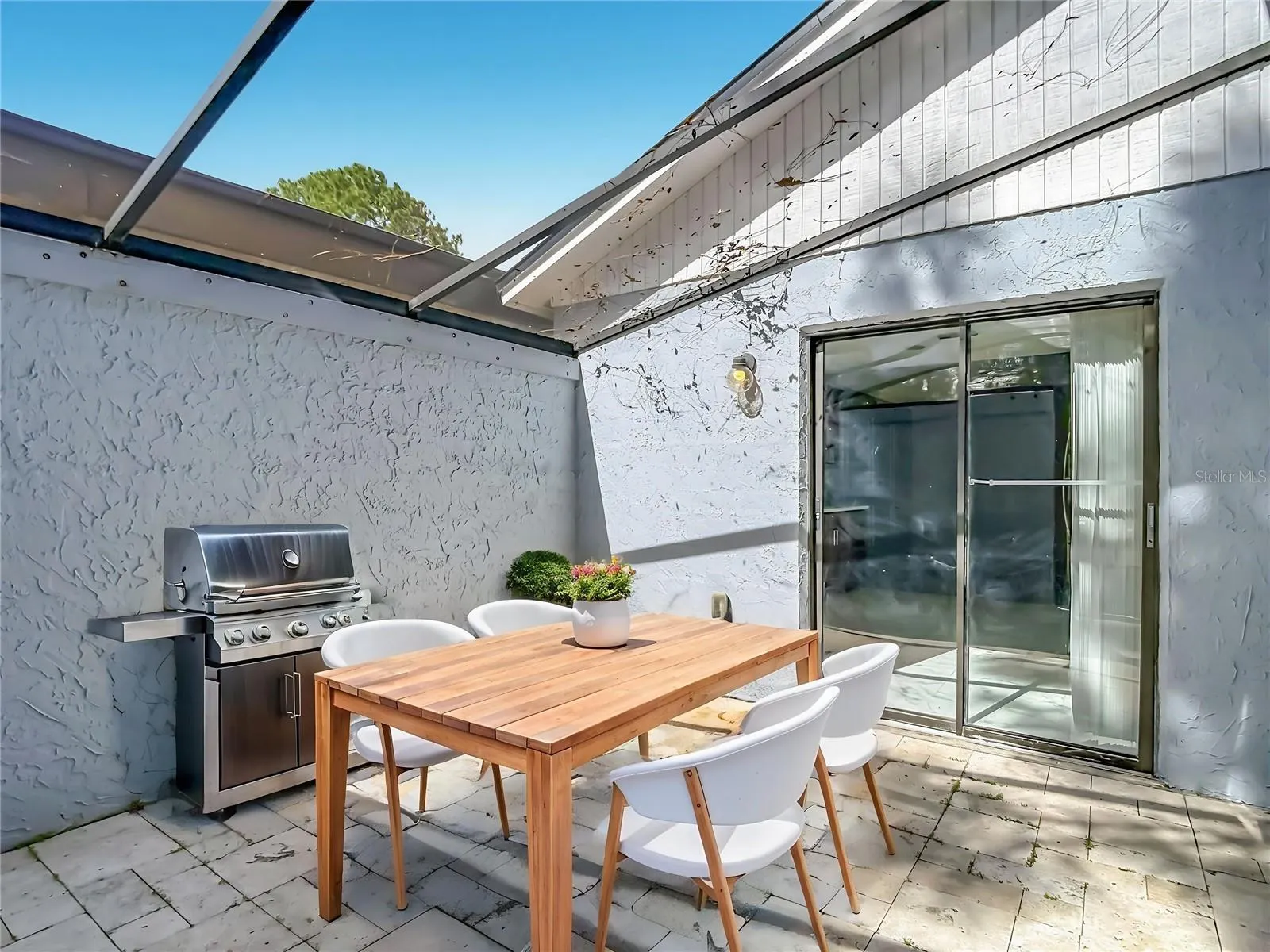 1960 GREGORY DR