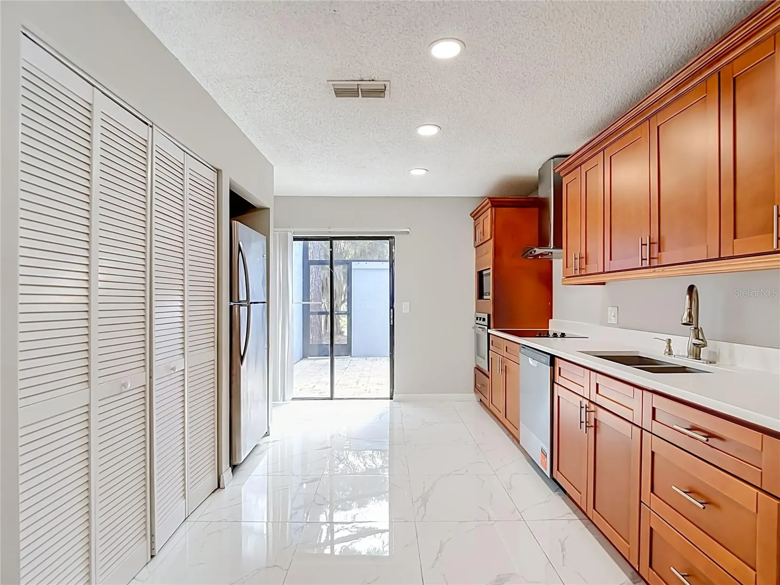 1960 GREGORY DR