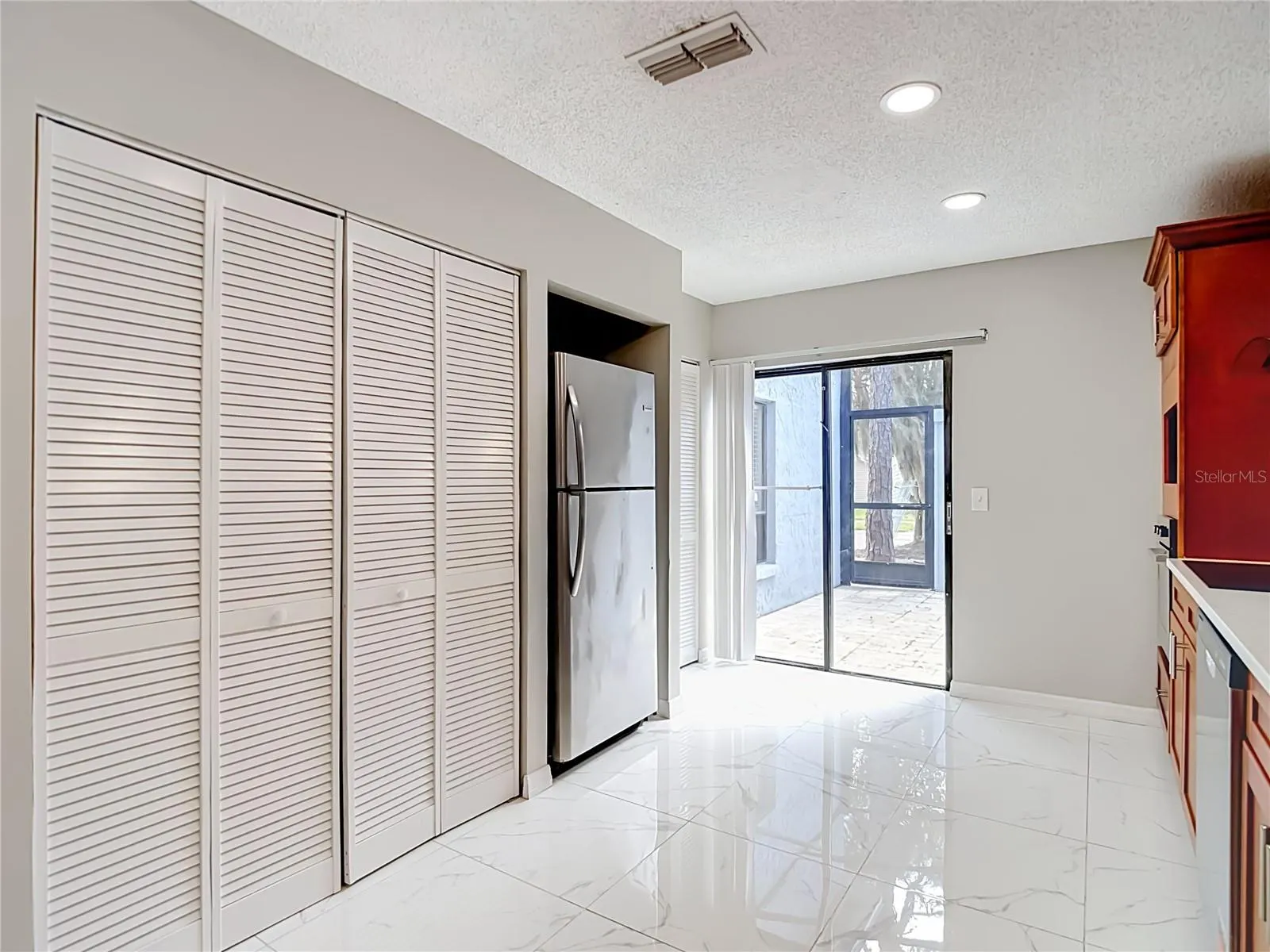 1960 GREGORY DR