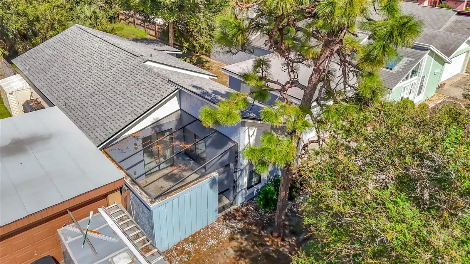 1960 GREGORY DR