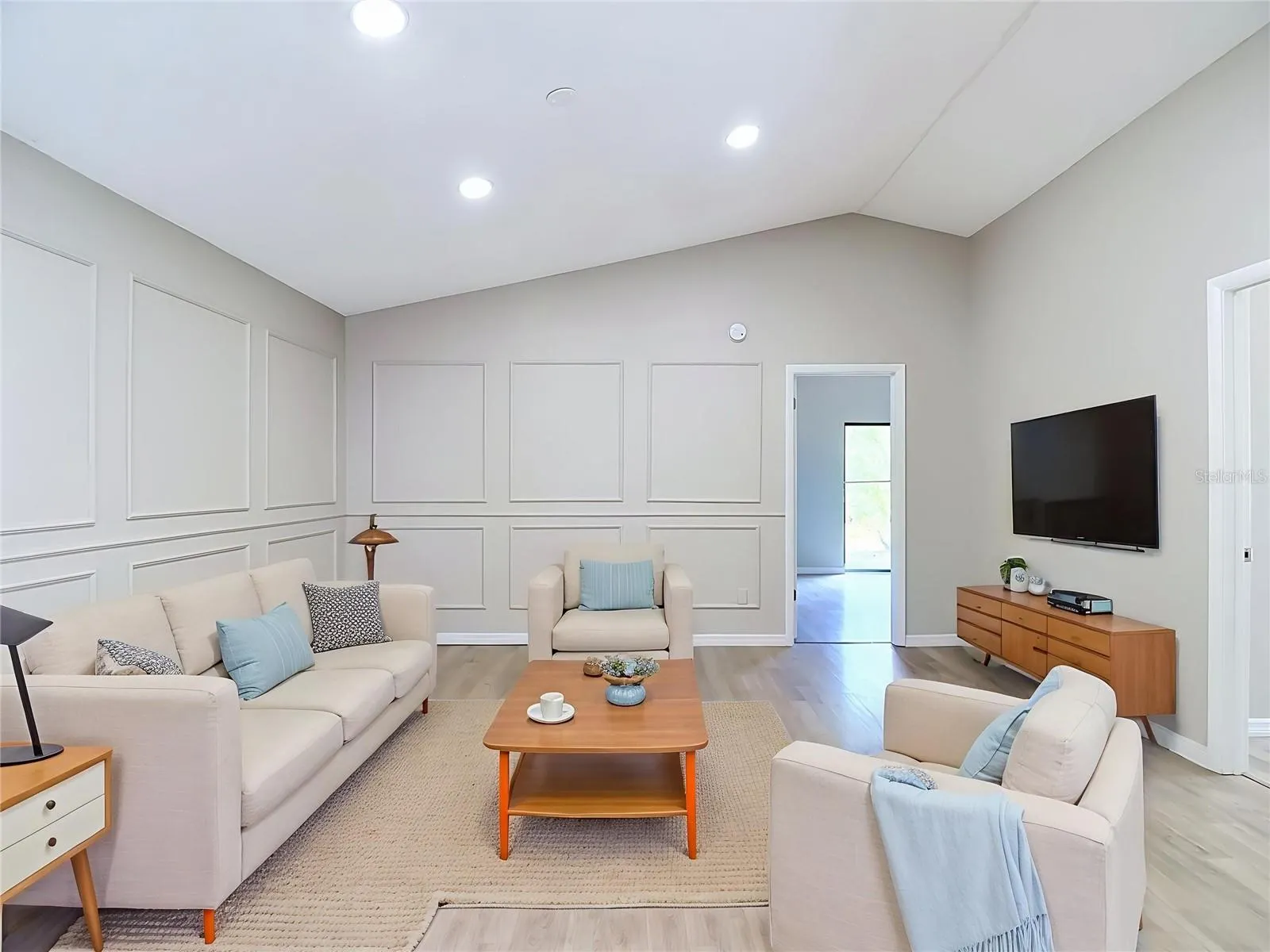 1960 GREGORY DR