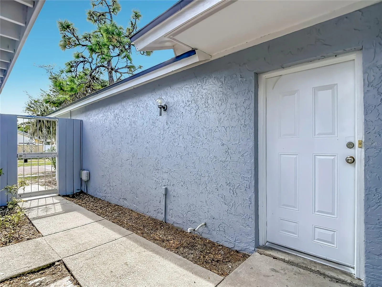 1960 GREGORY DR