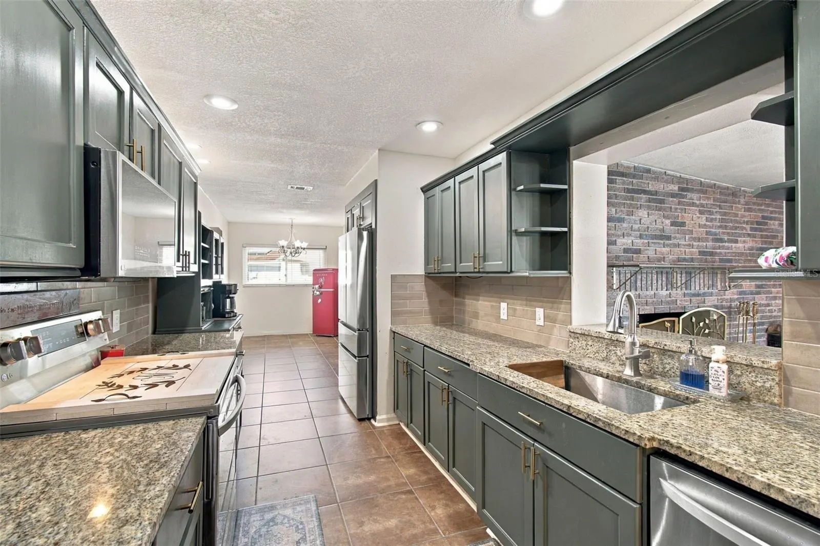 1103 RIDGEFIELD DR