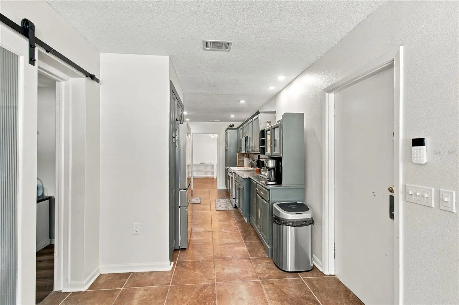 1103 RIDGEFIELD DR