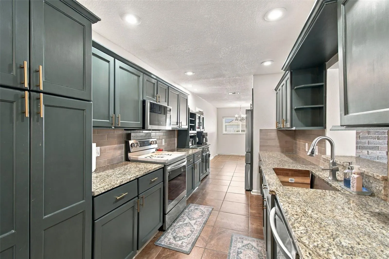 1103 RIDGEFIELD DR
