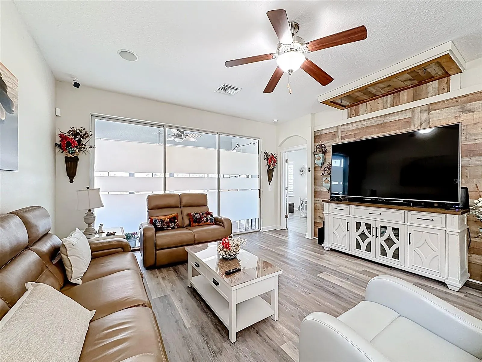 7526 SURREY PINES DR