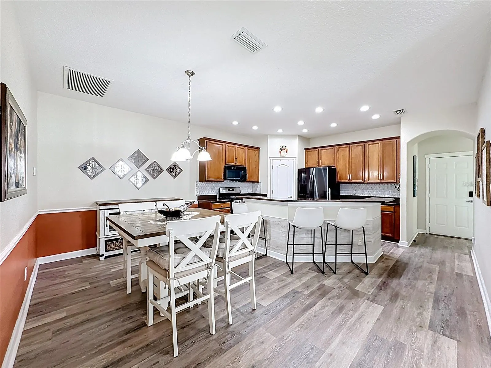 7526 SURREY PINES DR