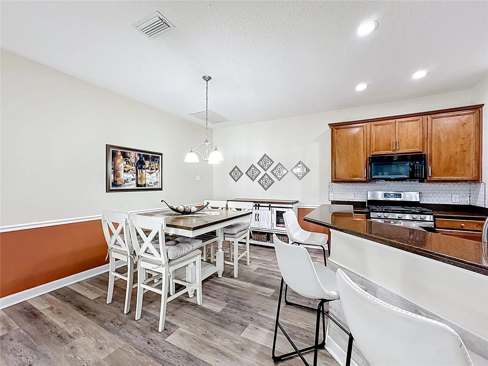 7526 SURREY PINES DR