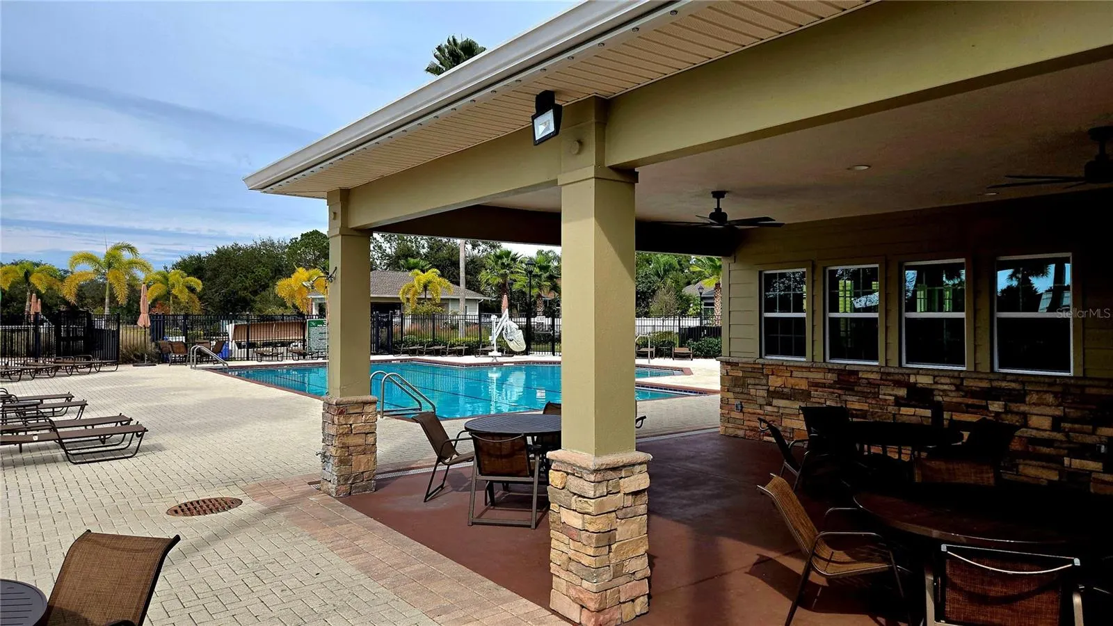 7526 SURREY PINES DR