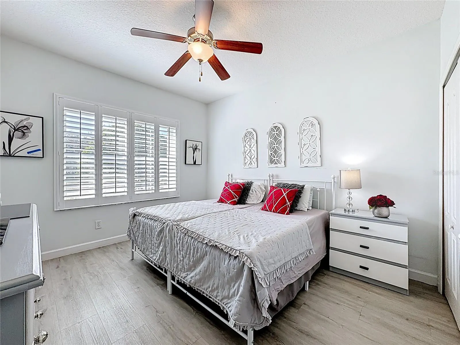 7526 SURREY PINES DR