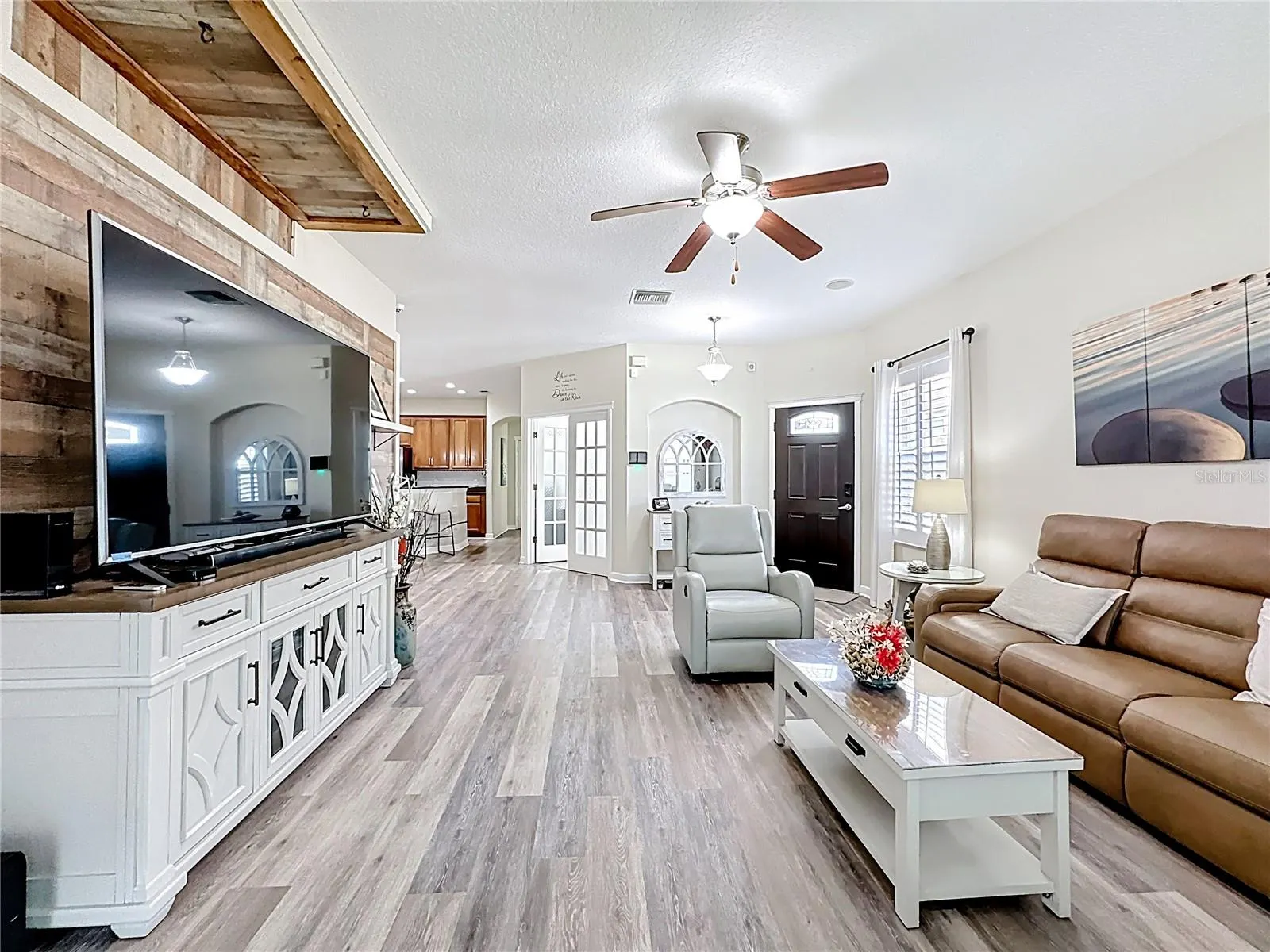 7526 SURREY PINES DR