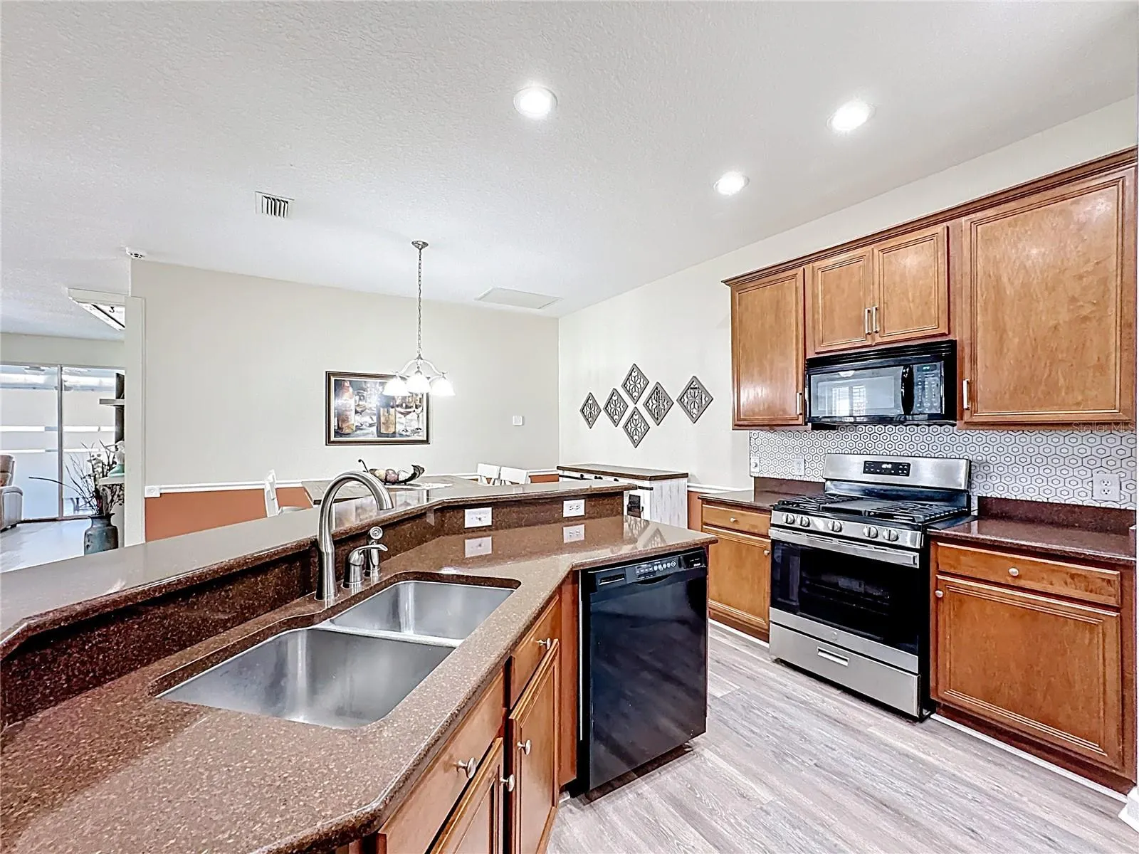 7526 SURREY PINES DR