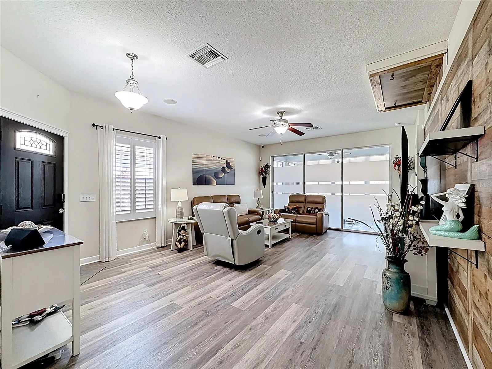 7526 SURREY PINES DR
