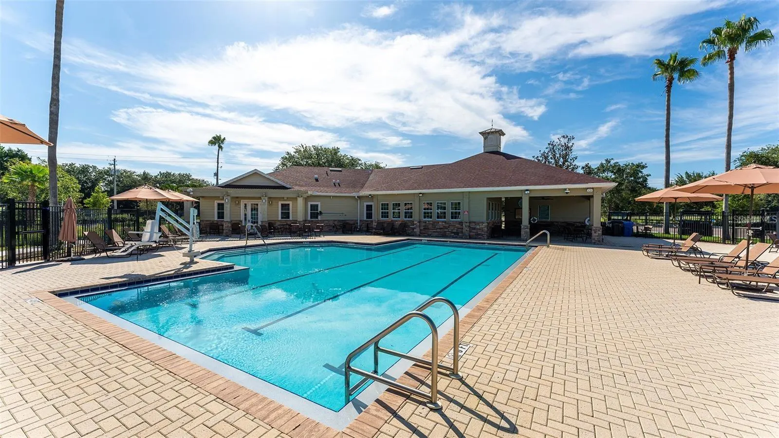 7526 SURREY PINES DR