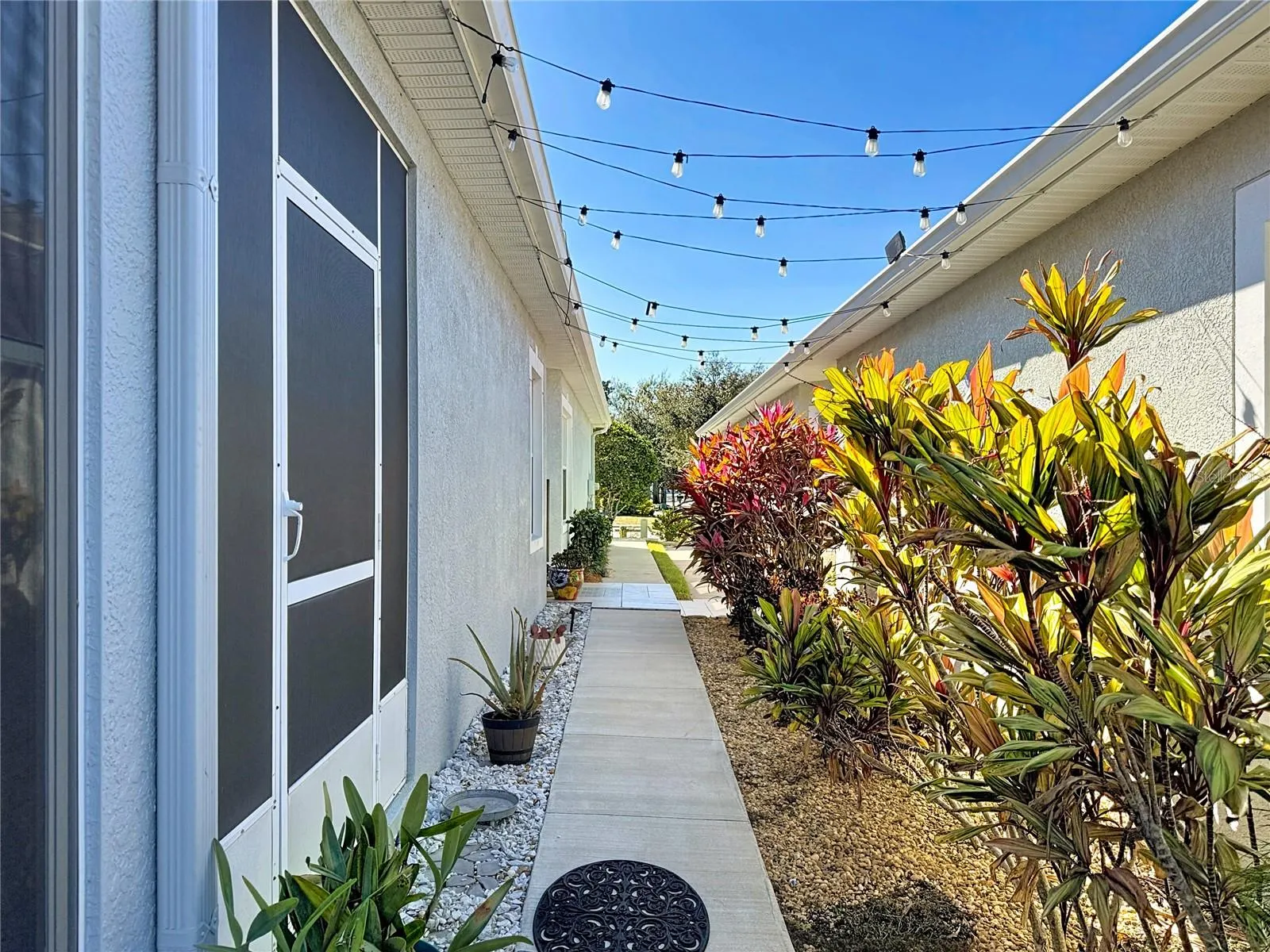 7526 SURREY PINES DR