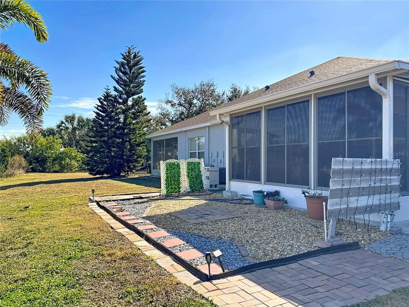 7526 SURREY PINES DR