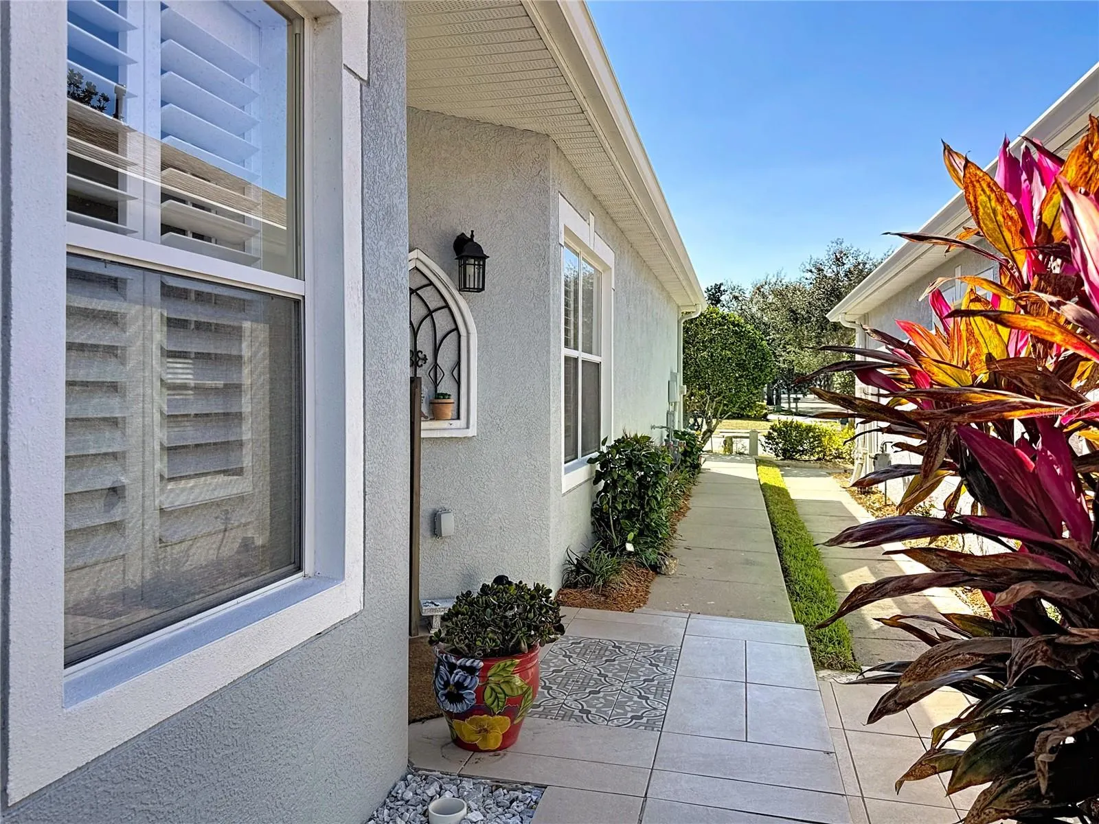 7526 SURREY PINES DR