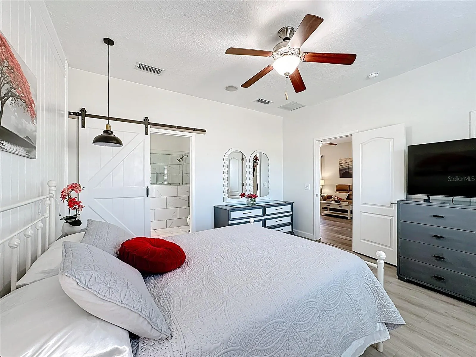 7526 SURREY PINES DR