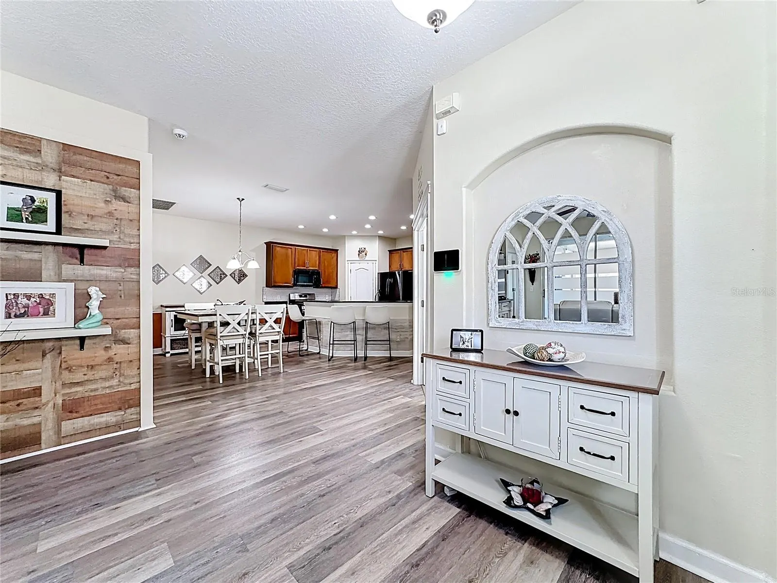 7526 SURREY PINES DR