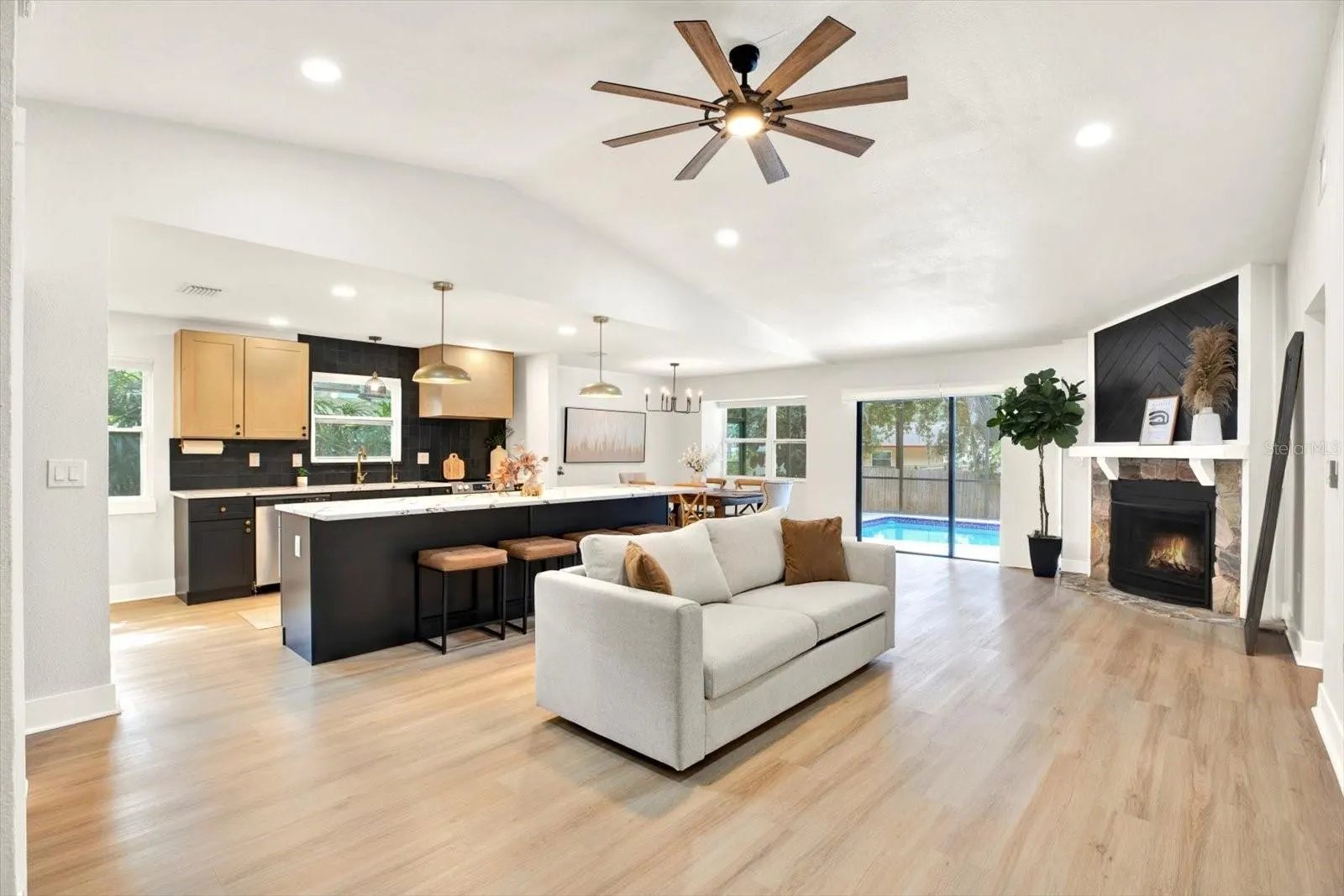 2248 CYPRESS POINT DR W