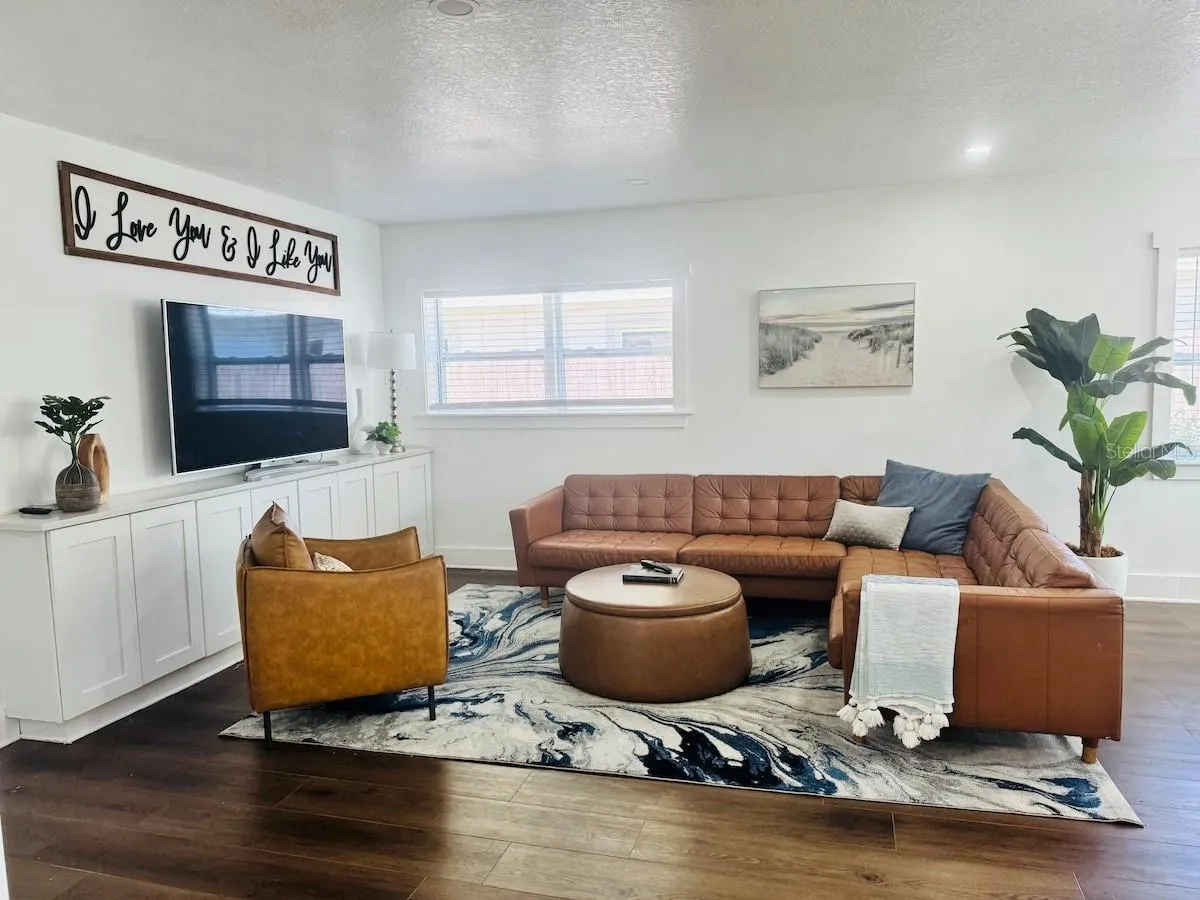 4211 S DREXEL AVE
